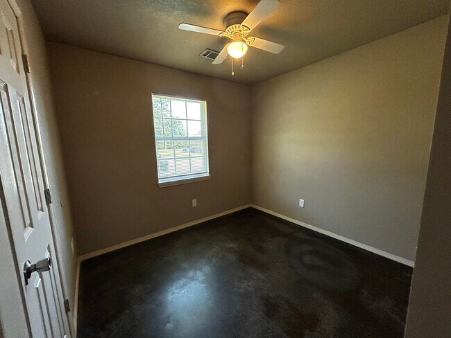 Building Photo - 603 Carson Rd