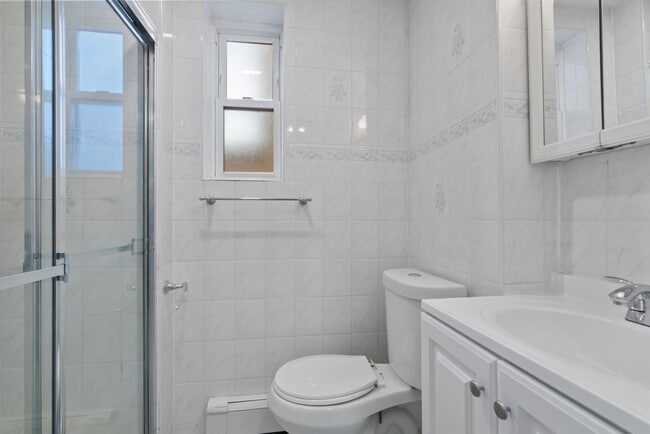 Building Photo - 637 36th St
