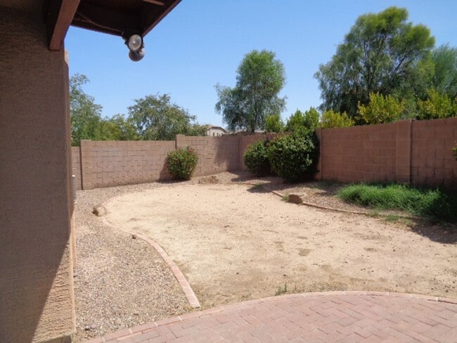 Building Photo - Beautiful 3 bedroom home in lovely neighbo...