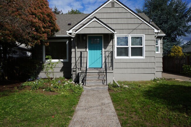 Building Photo - SE Portland 3-bedroom remodeled Bungalow
