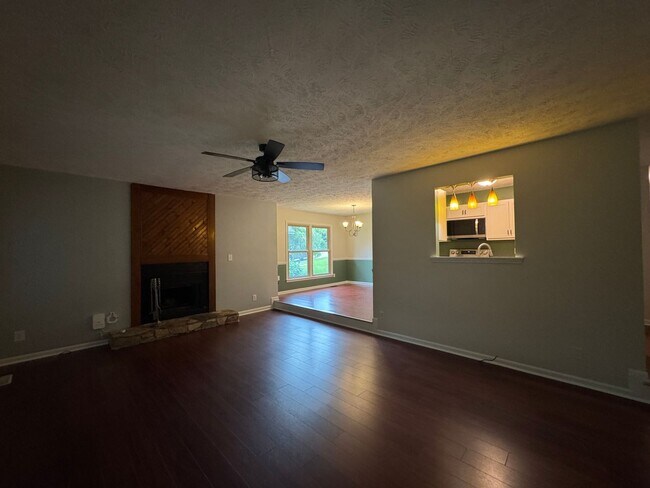 Building Photo - Charming 3 Bed, 2 Bath Fayetteville Home