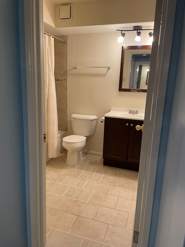 Master Bath - 4355 Maryland Ave