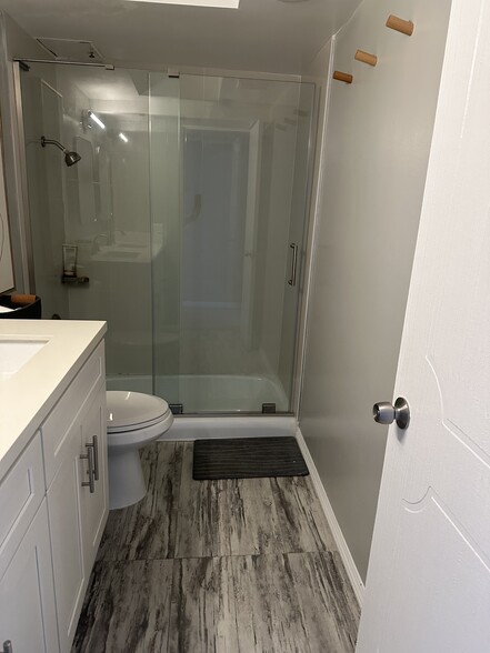 Bathroom number 2 - 500 Evergreen St