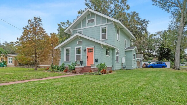 Building Photo - 720 1/2 West Woodlawn Avenue-SI ID1271939P