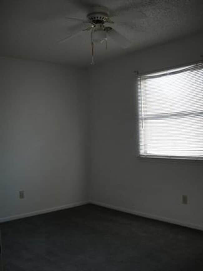 Building Photo - 222 Bridle Dr