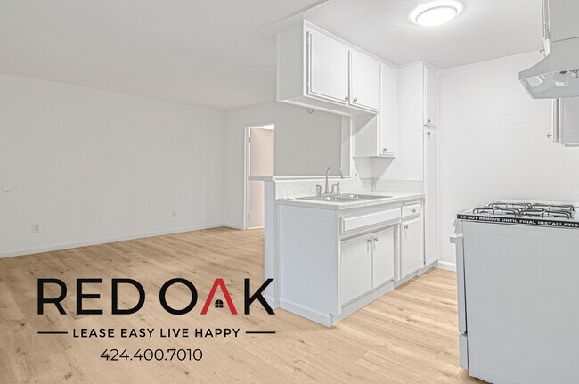 Building Photo - MOVE-IN SPECIAL! Lovely One Bedroom with C...