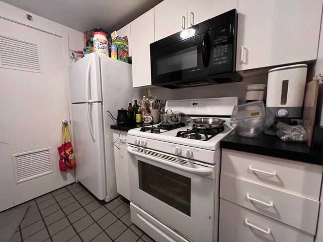 Building Photo - 71 Fulkerson St