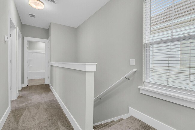 Building Photo - 313 Baritone Rd