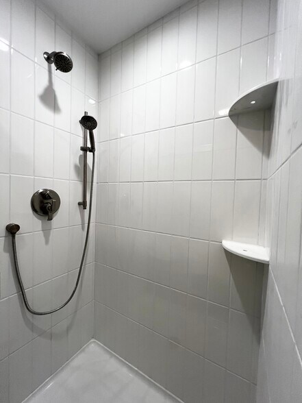 Building Photo - 179 Butternut St