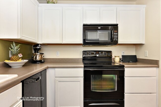 Building Photo - 2605 E Hilltop Ledge Dr