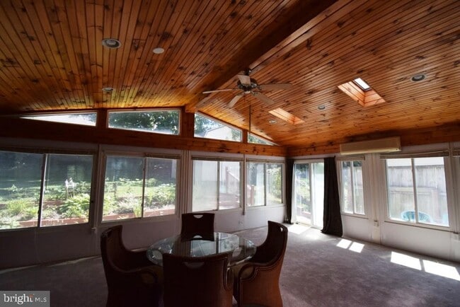 Building Photo - 1507 Oakview Dr