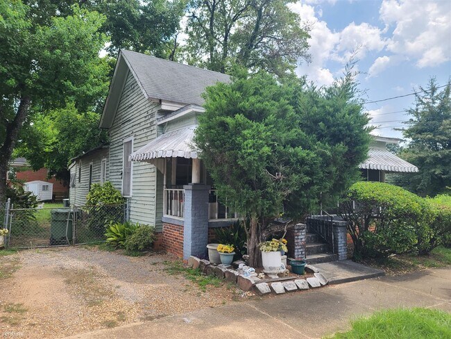 Primary Photo - 2 br, 1 bath House - 651 Hall Street