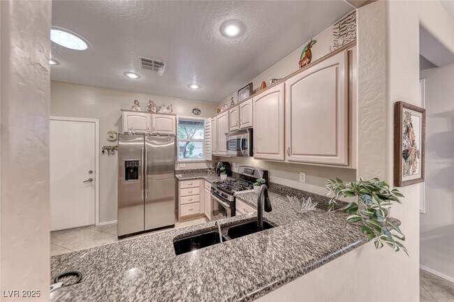 Building Photo - 2522 Darda St