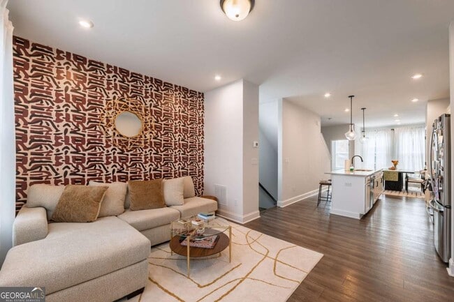 Building Photo - 313 Skylar Way SE