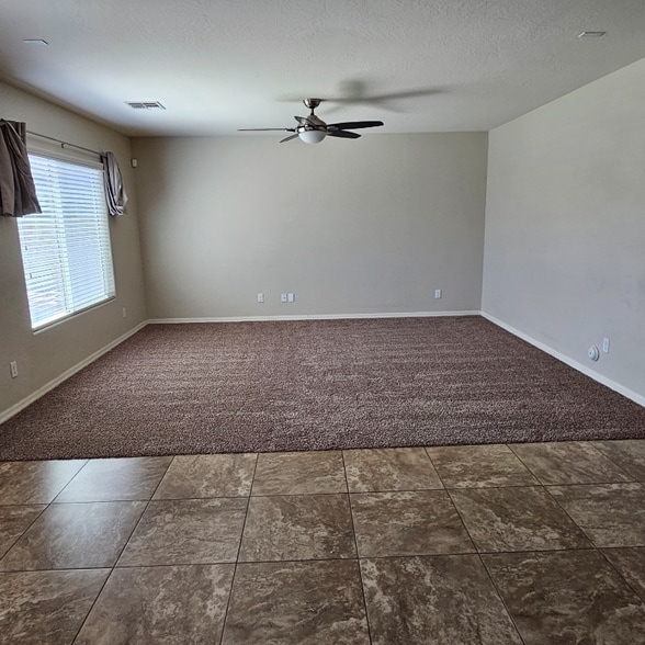 Building Photo - 2751 W Sunland Ave