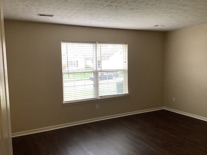 Building Photo - 6002 Candlewick Dr