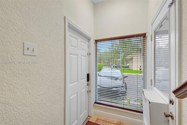 Building Photo - 16339 Malibu Dr