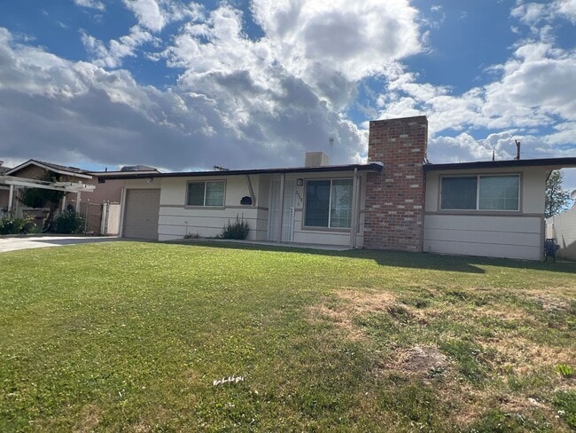 Building Photo - Northeast