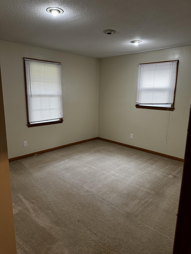 Building Photo - 9 Del Mar Cir