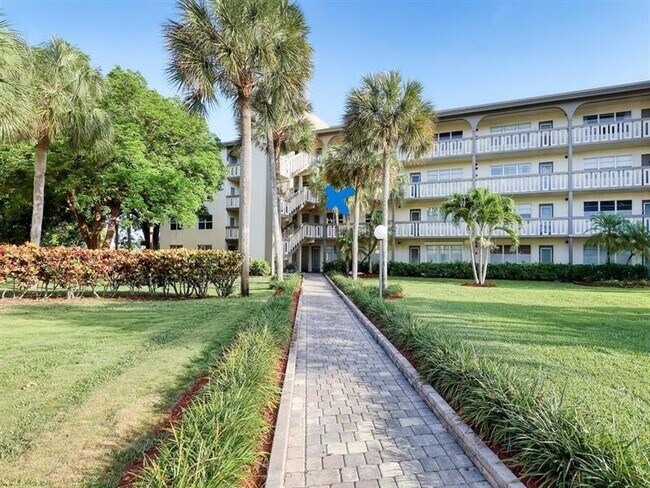 Building Photo - 4701 Martinique Dr