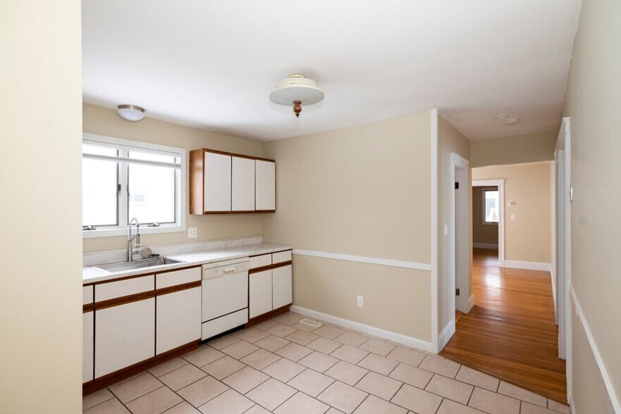 Building Photo - 15 Wheelwright Rd