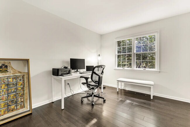 Building Photo - 10855 Lockwood Dr