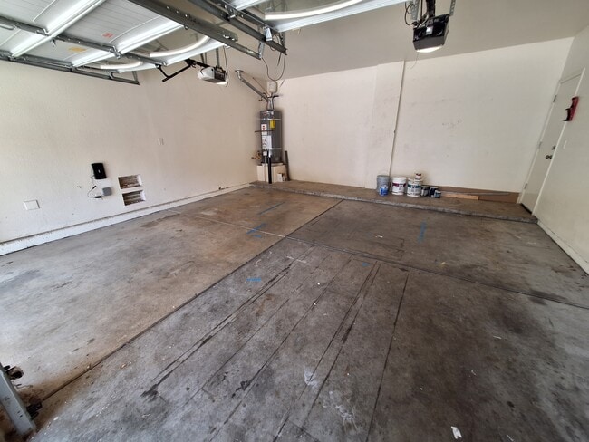 Building Photo - 5424 Knotty Pine Way