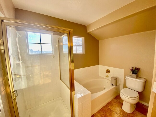 Building Photo - Gorgeous 3 bedroom Home