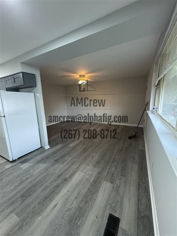 Building Photo - 10008 Jeanes St