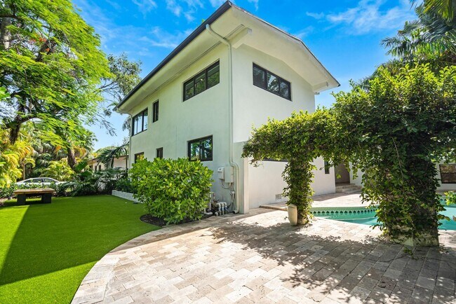 Building Photo - 7810 Beach View Dr