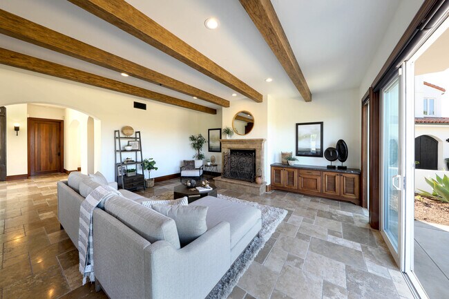 Building Photo - 3811 Vista Blanca