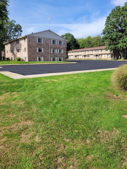 Building Photo - Oak Hill Apartments