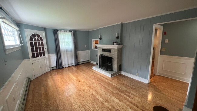 Building Photo - Charming 4 Bedroom Home in Durham, NH **CO...