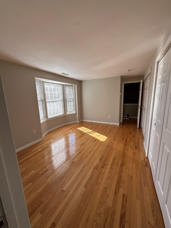 Building Photo - 3 Parkwood Dr