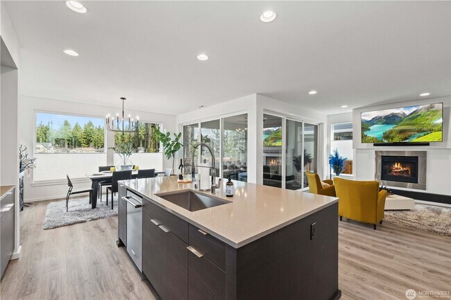 Building Photo - Stunning Modern Home in Black Diamond