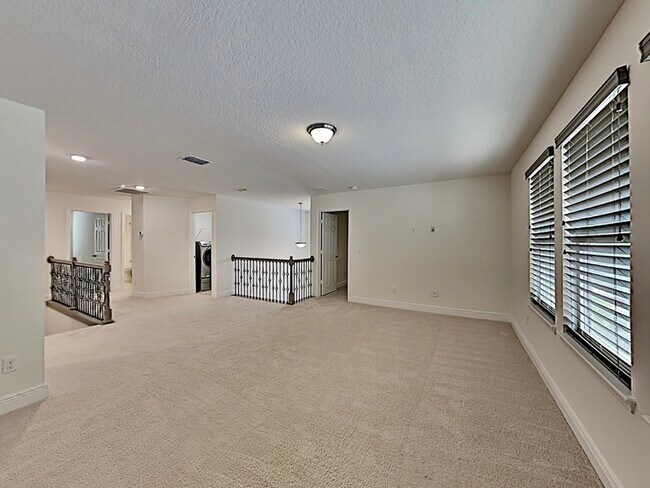 Building Photo - 8931 Lookout Pointe Dr