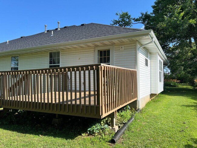 Building Photo - Duplex in Nixa!