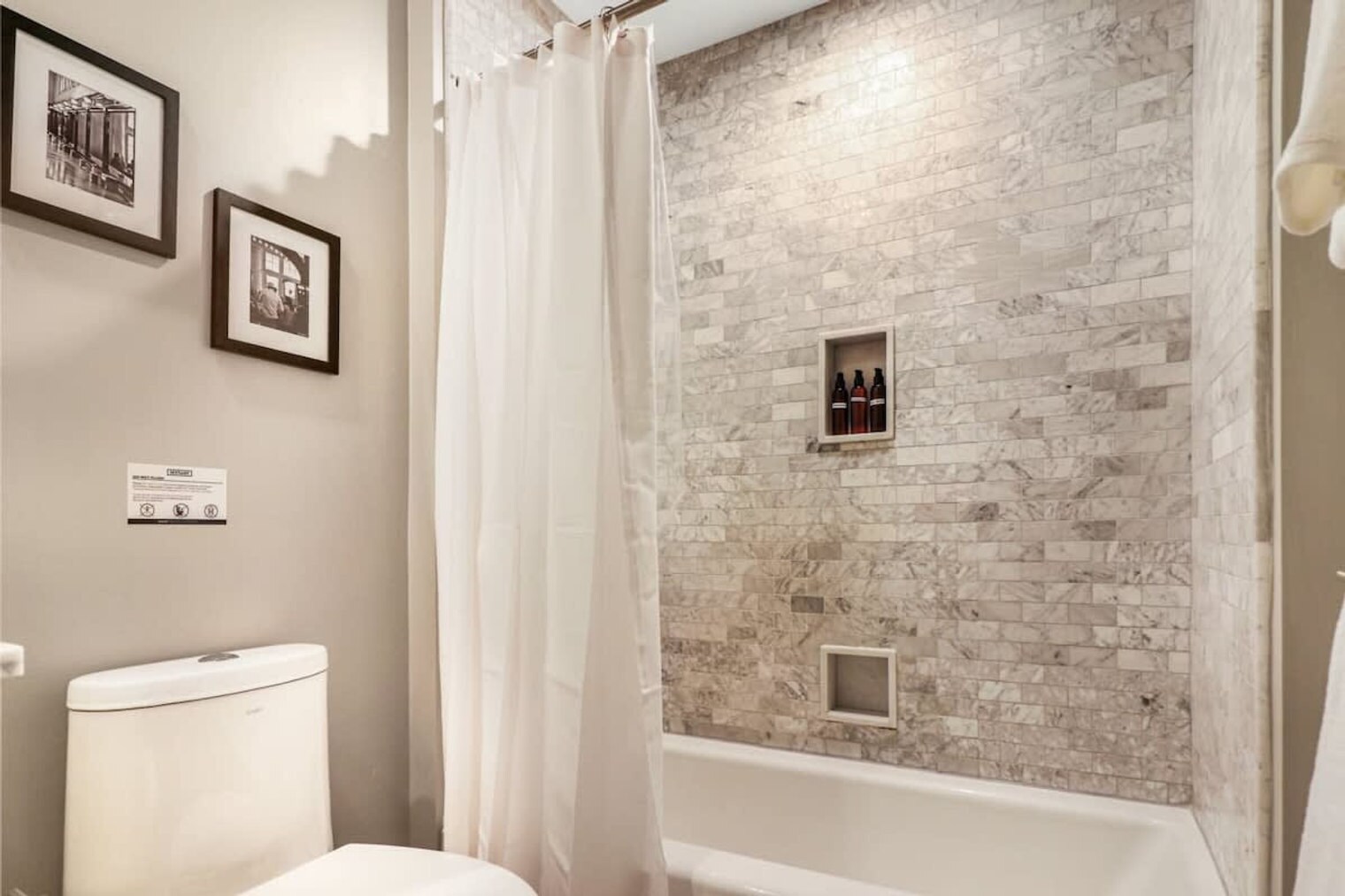 Building Photo - 822 Perdido St