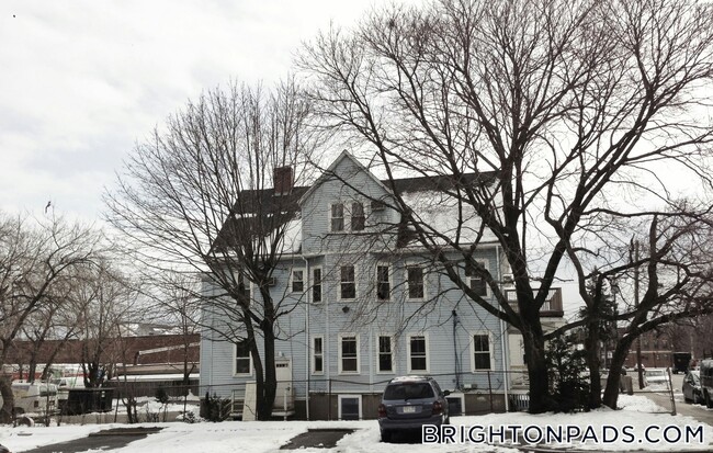 Building Photo - 35 Faneuil St