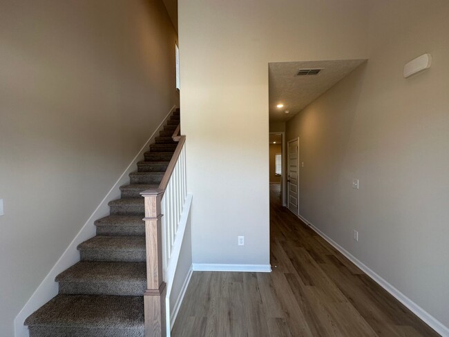 Building Photo - BRAND NEW Beautiful 3 Bed 2.5 Bath Townhou...