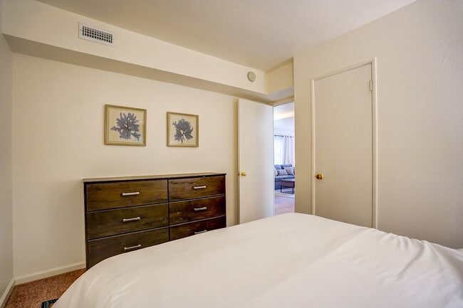 Building Photo - 8 Craig Ave