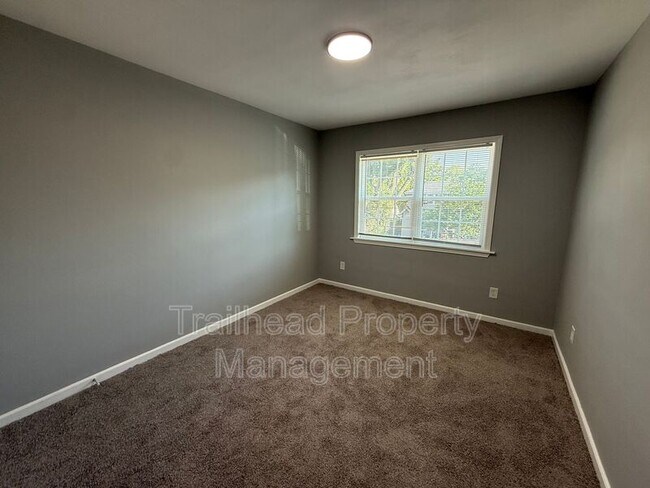 Building Photo - 304 E Gregory Blvd