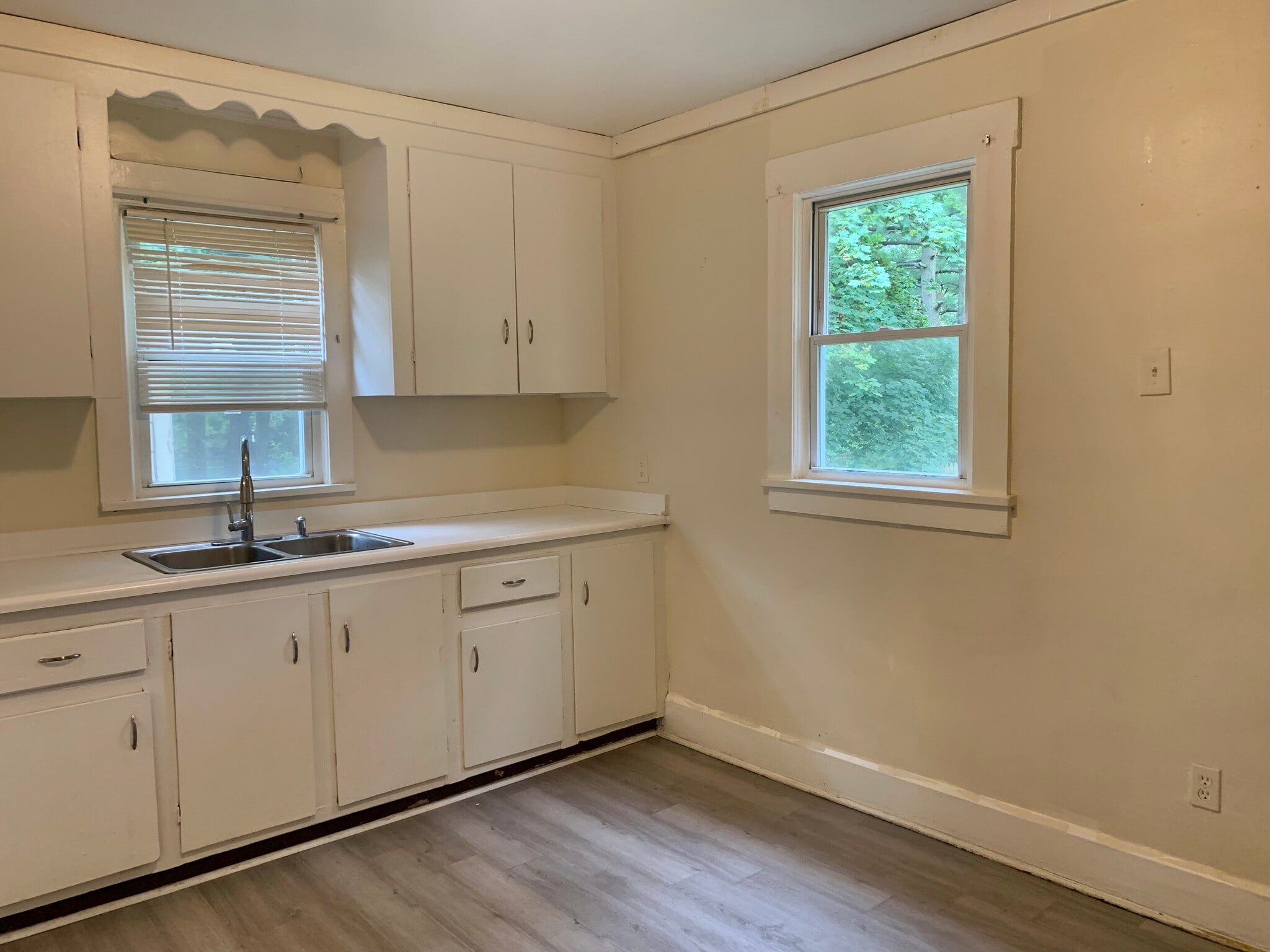 Building Photo - 1729 Edwards Ave NE