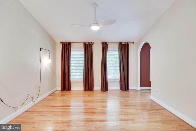 Building Photo - 6122 Bayliss Pl