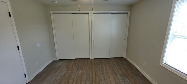 Building Photo - 26 E Marilyn Ave