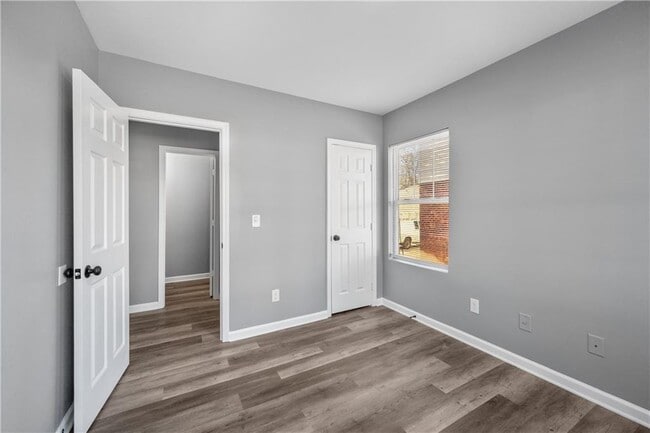 Building Photo - 501 Pine Park St