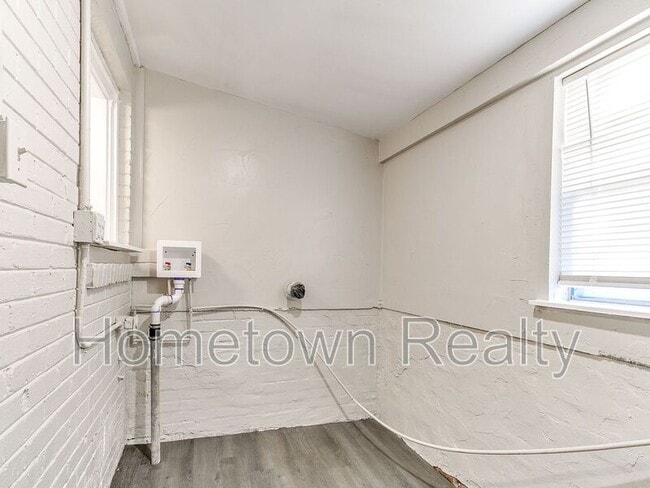 Building Photo - 220 E Jacobs Dr