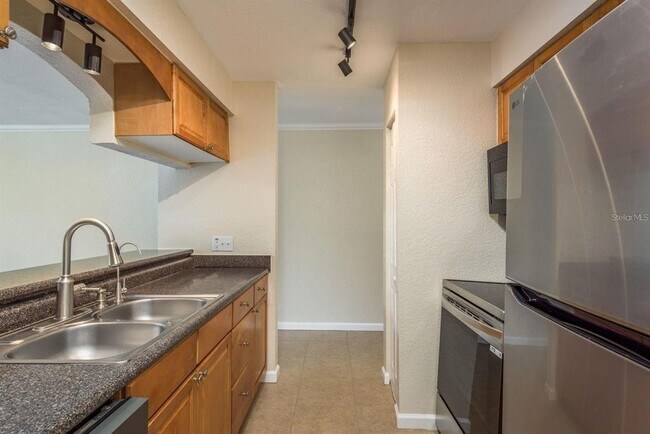 Building Photo - 12293 Sailwinds Dr