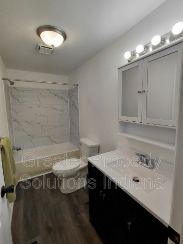 Building Photo - 2870 Vigo St