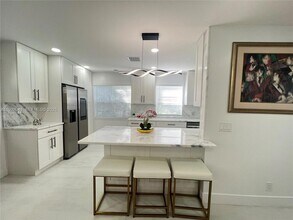 Building Photo - 708 Normandy Ln